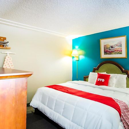 Oyo Hotel Hutchinson West 4Th Ave Dış mekan fotoğraf