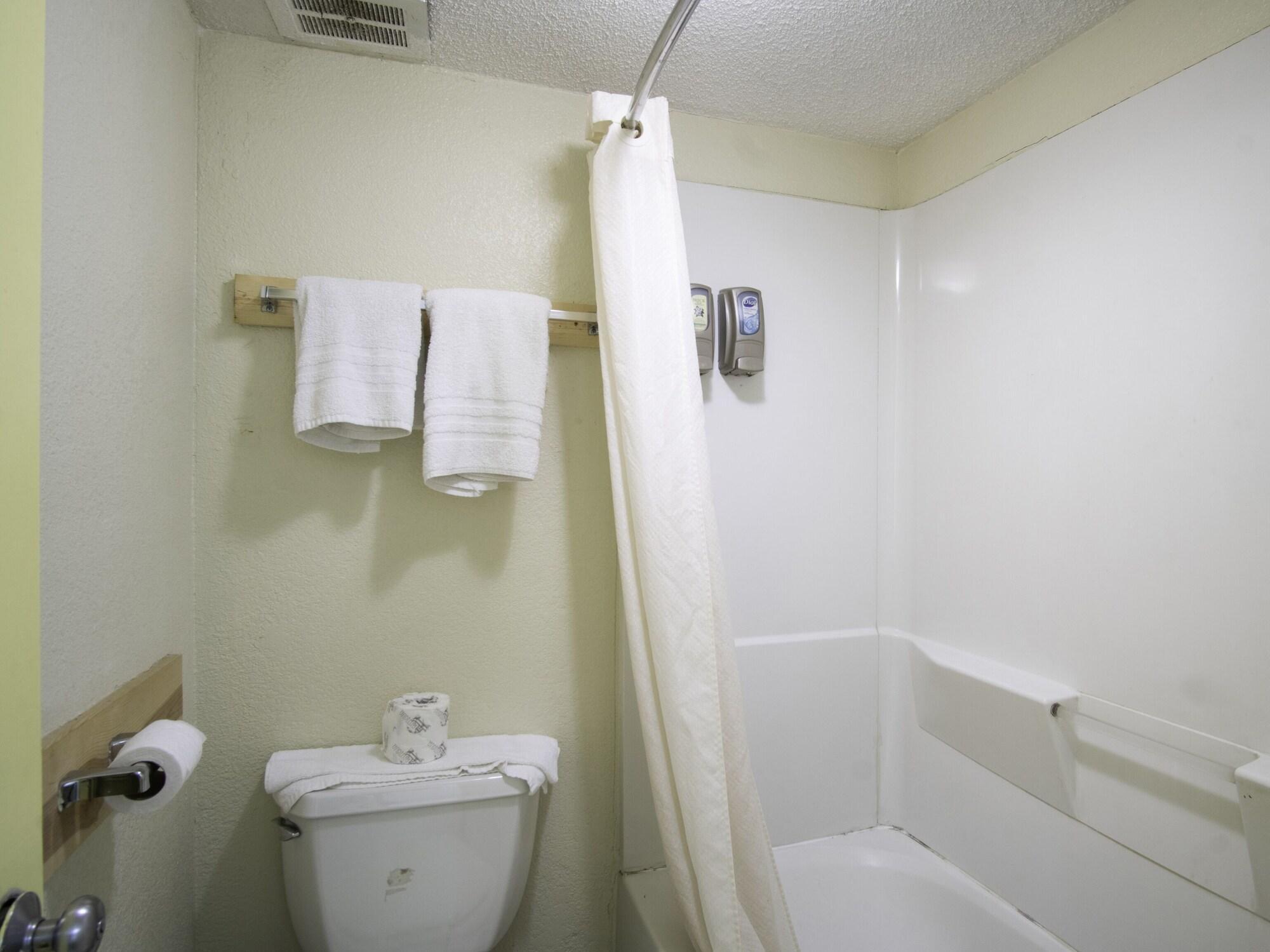Oyo Hotel Hutchinson West 4Th Ave Dış mekan fotoğraf