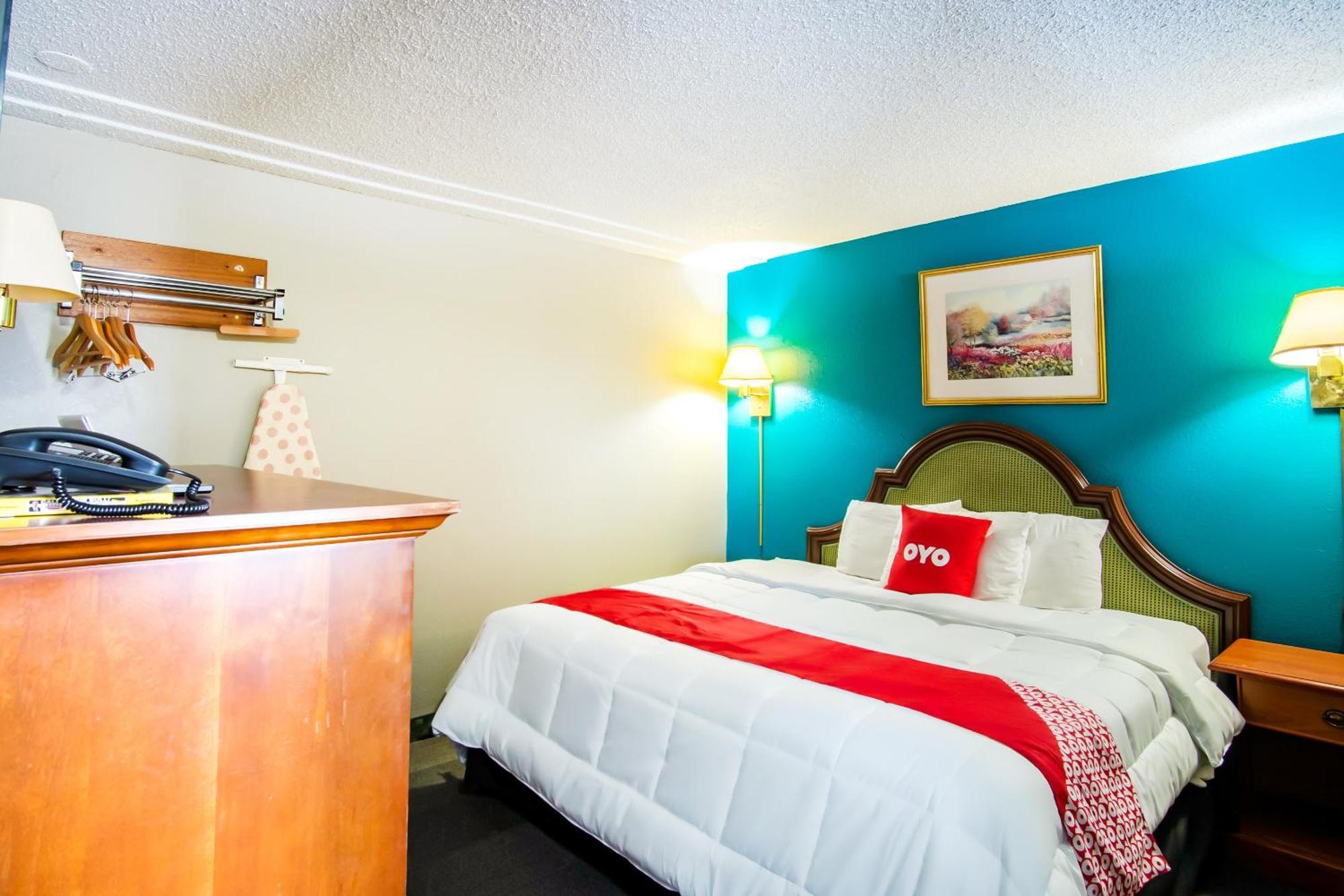 Oyo Hotel Hutchinson West 4Th Ave Dış mekan fotoğraf