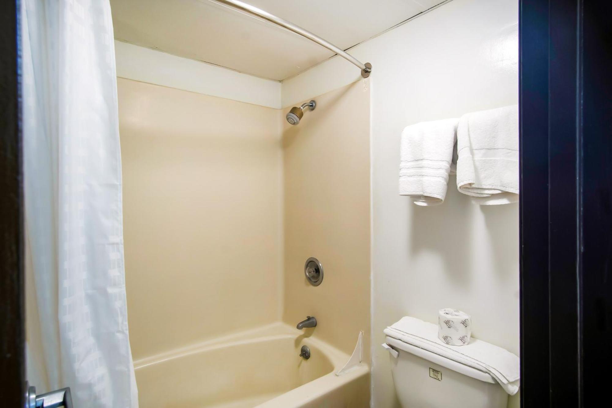 Oyo Hotel Hutchinson West 4Th Ave Dış mekan fotoğraf