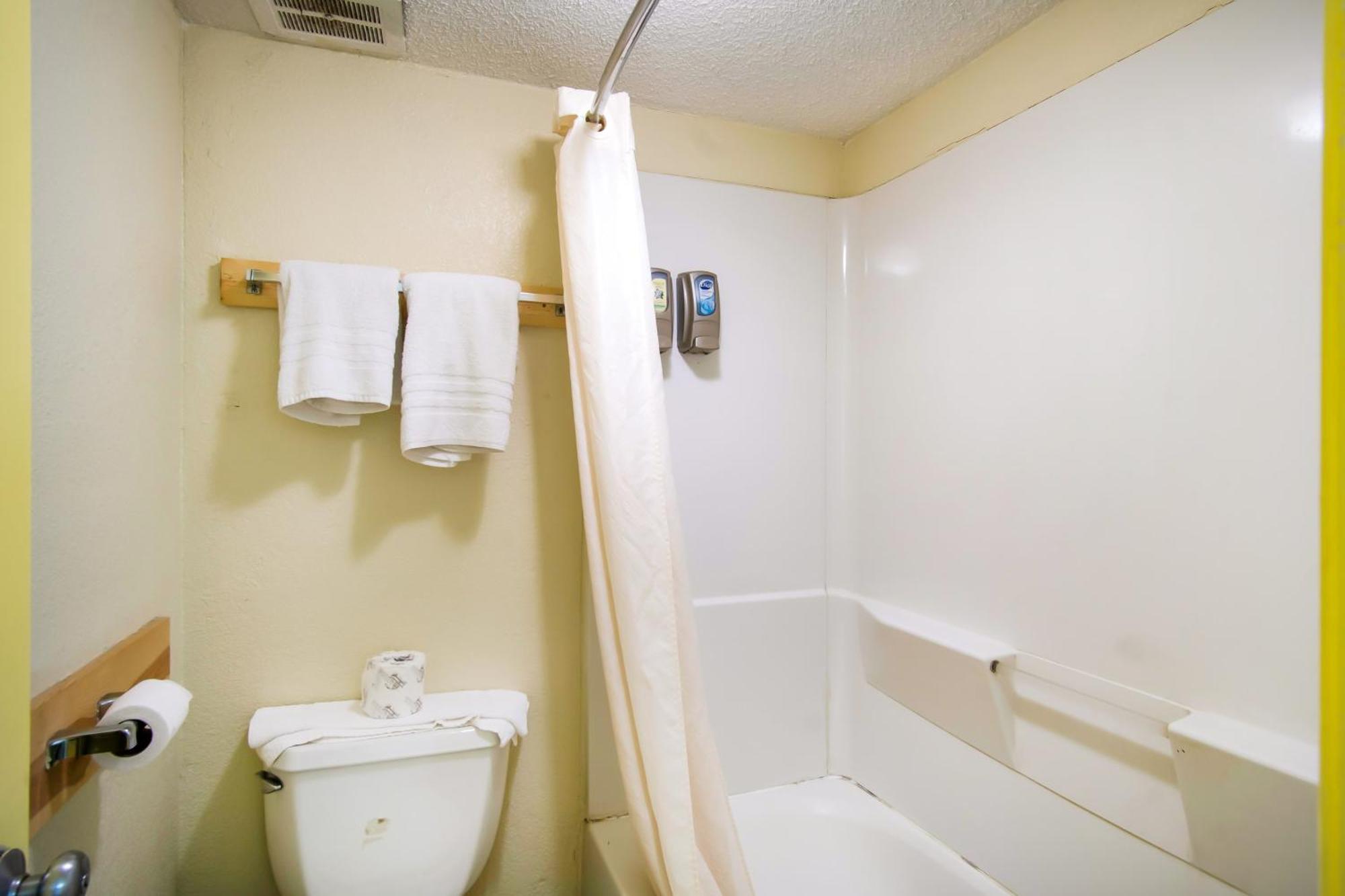 Oyo Hotel Hutchinson West 4Th Ave Dış mekan fotoğraf
