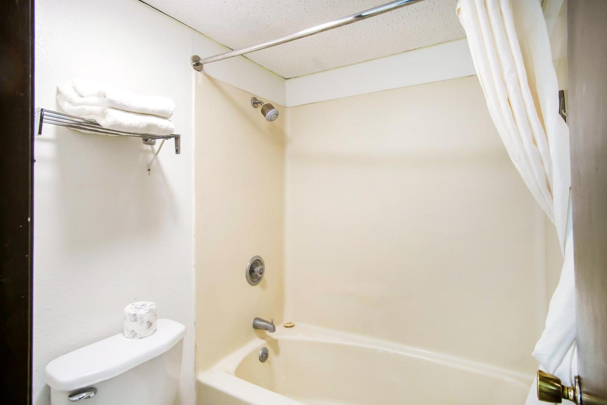 Oyo Hotel Hutchinson West 4Th Ave Dış mekan fotoğraf