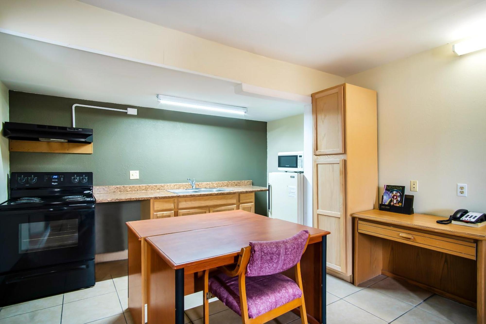 Oyo Hotel Hutchinson West 4Th Ave Dış mekan fotoğraf