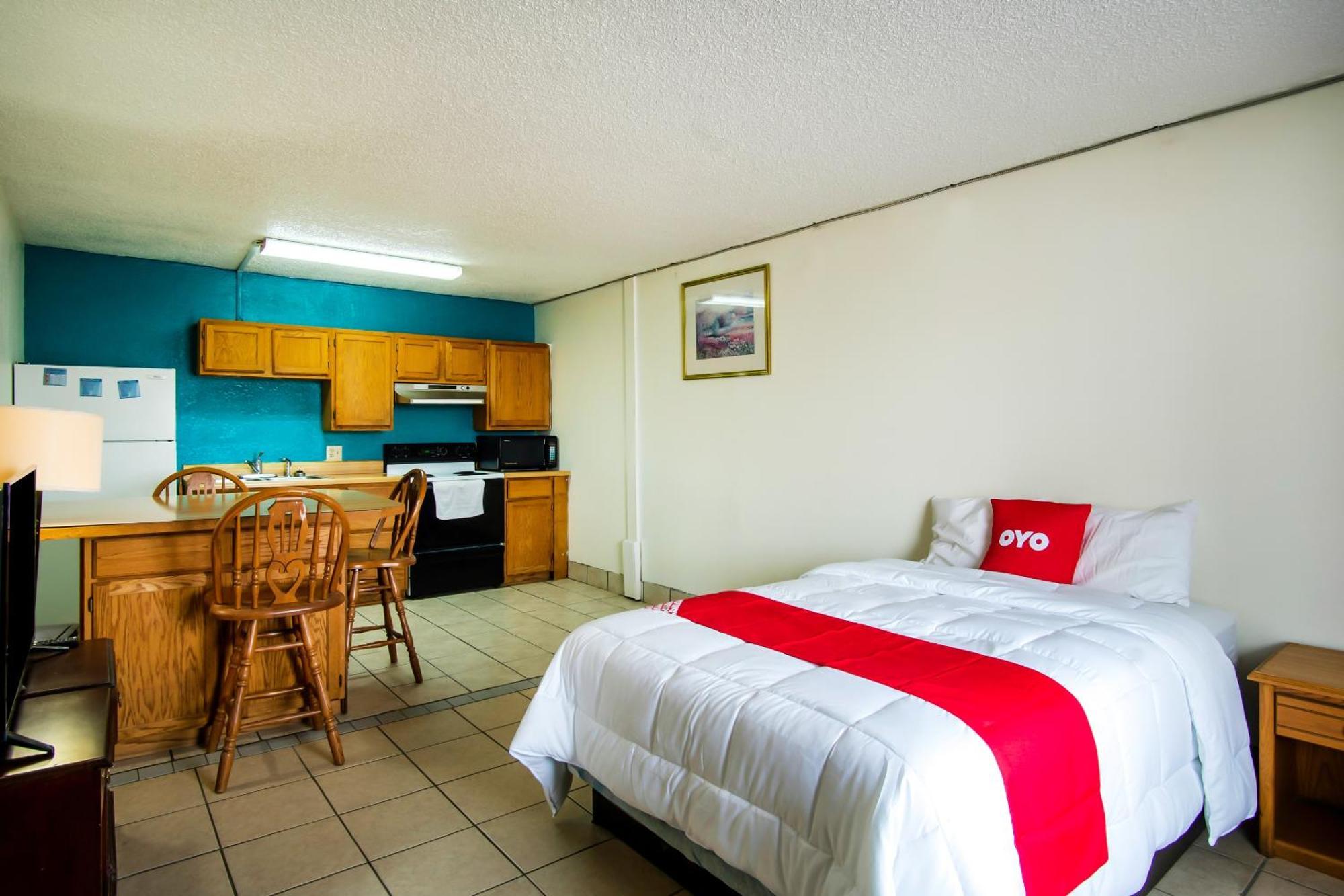 Oyo Hotel Hutchinson West 4Th Ave Dış mekan fotoğraf