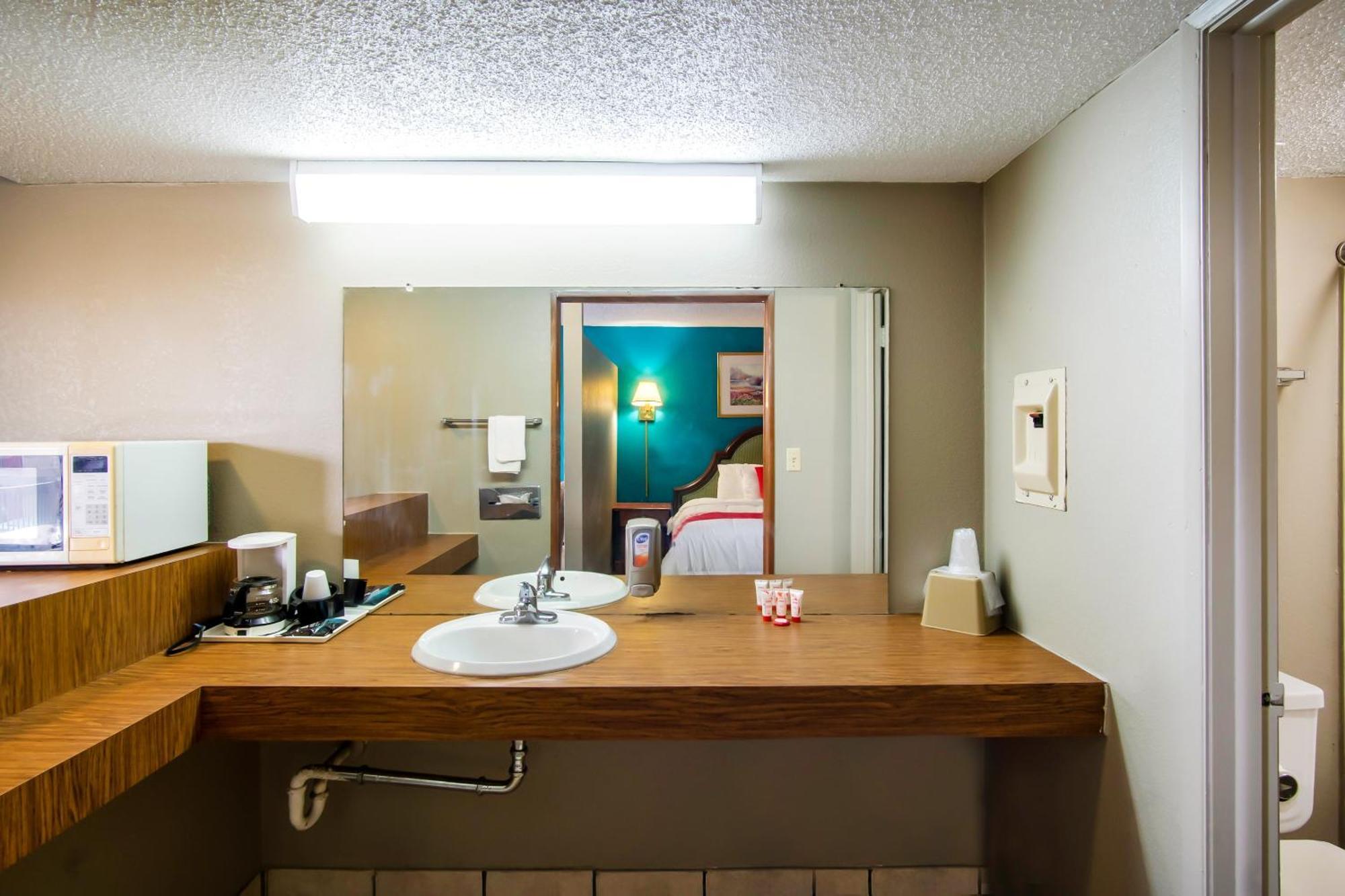 Oyo Hotel Hutchinson West 4Th Ave Dış mekan fotoğraf