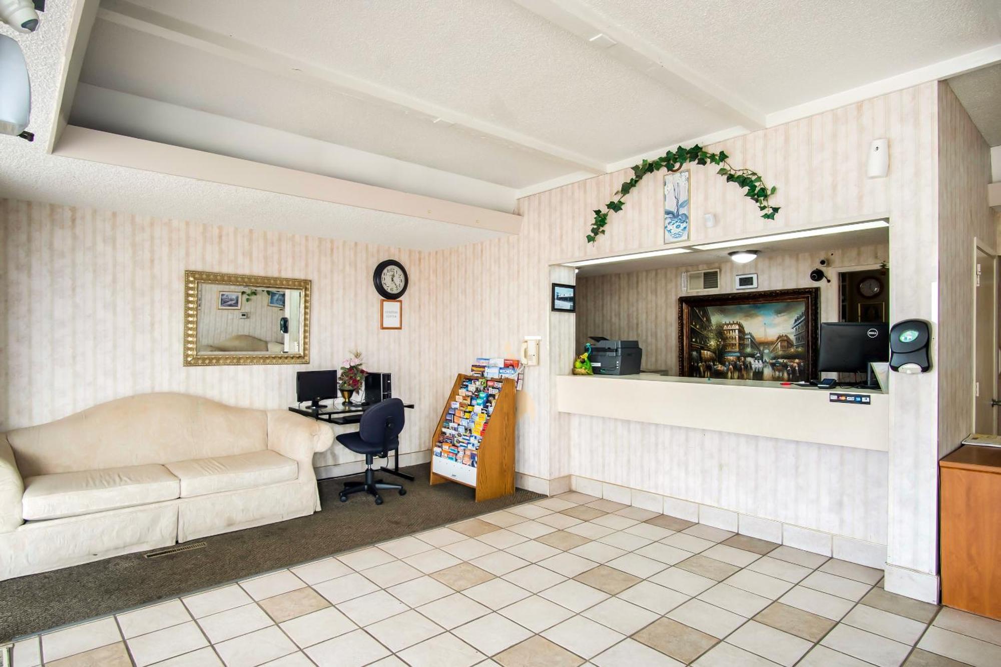 Oyo Hotel Hutchinson West 4Th Ave Dış mekan fotoğraf
