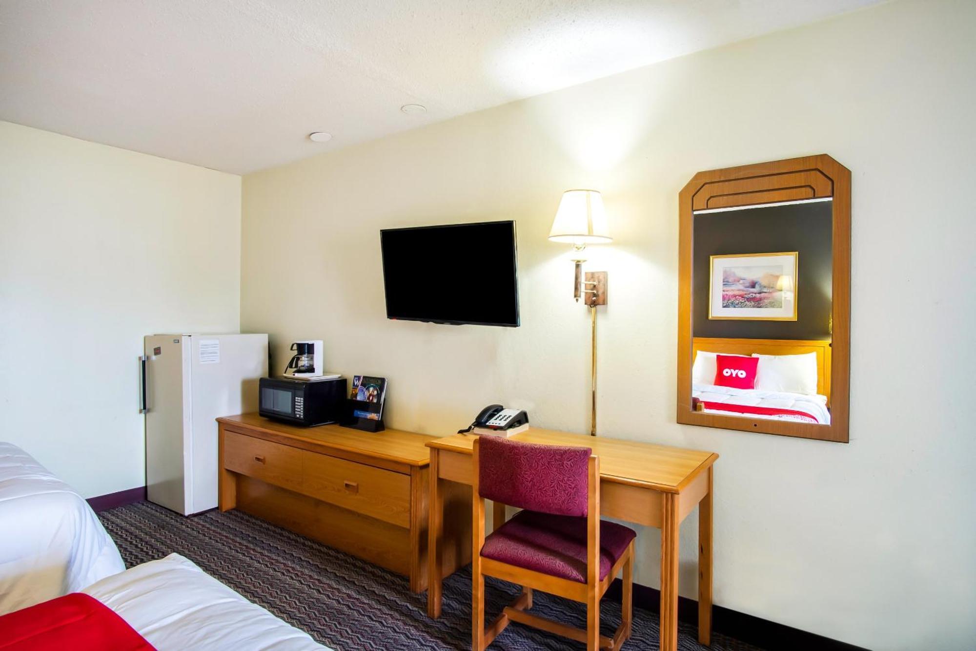 Oyo Hotel Hutchinson West 4Th Ave Dış mekan fotoğraf