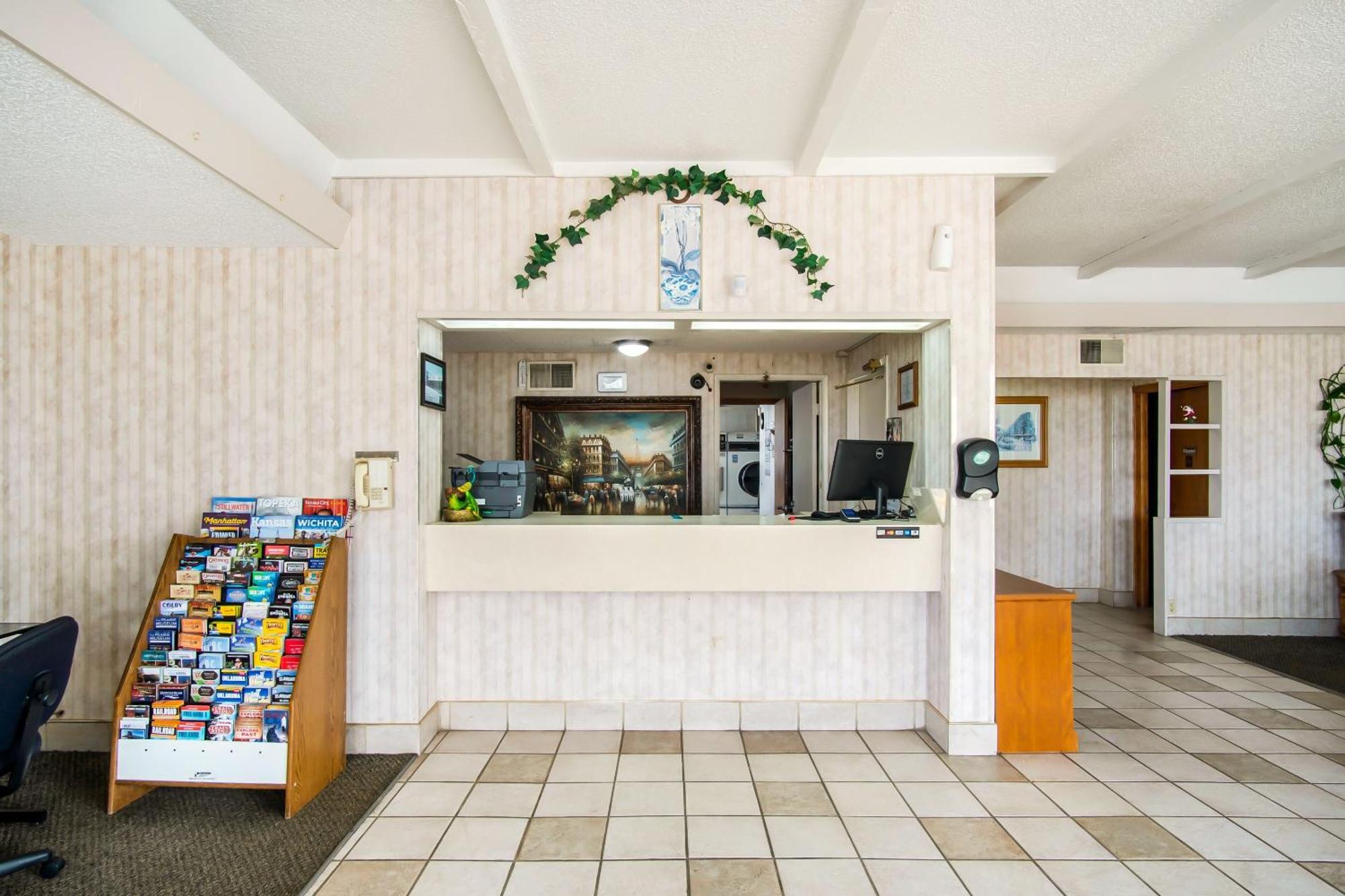Oyo Hotel Hutchinson West 4Th Ave Dış mekan fotoğraf