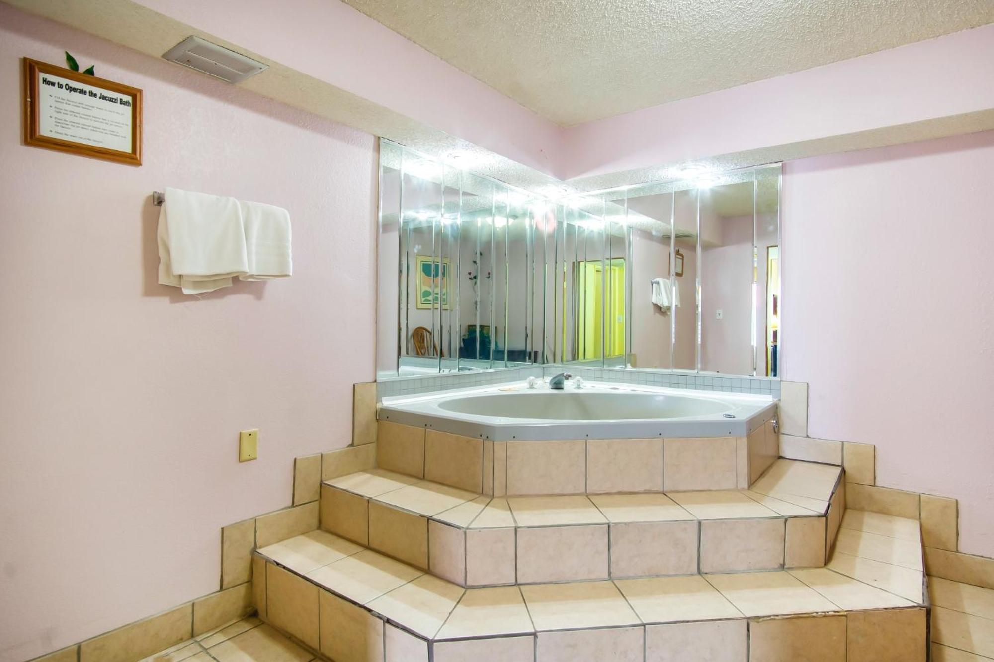Oyo Hotel Hutchinson West 4Th Ave Dış mekan fotoğraf