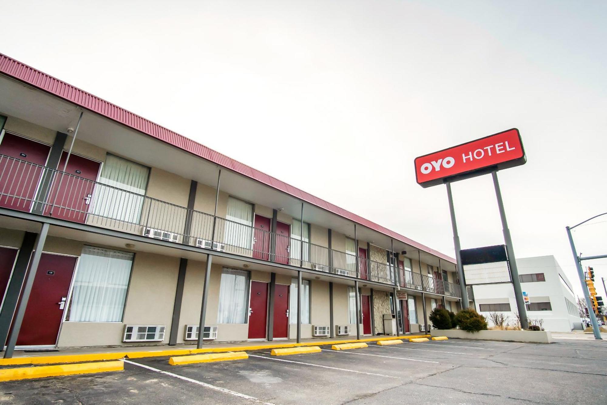 Oyo Hotel Hutchinson West 4Th Ave Dış mekan fotoğraf