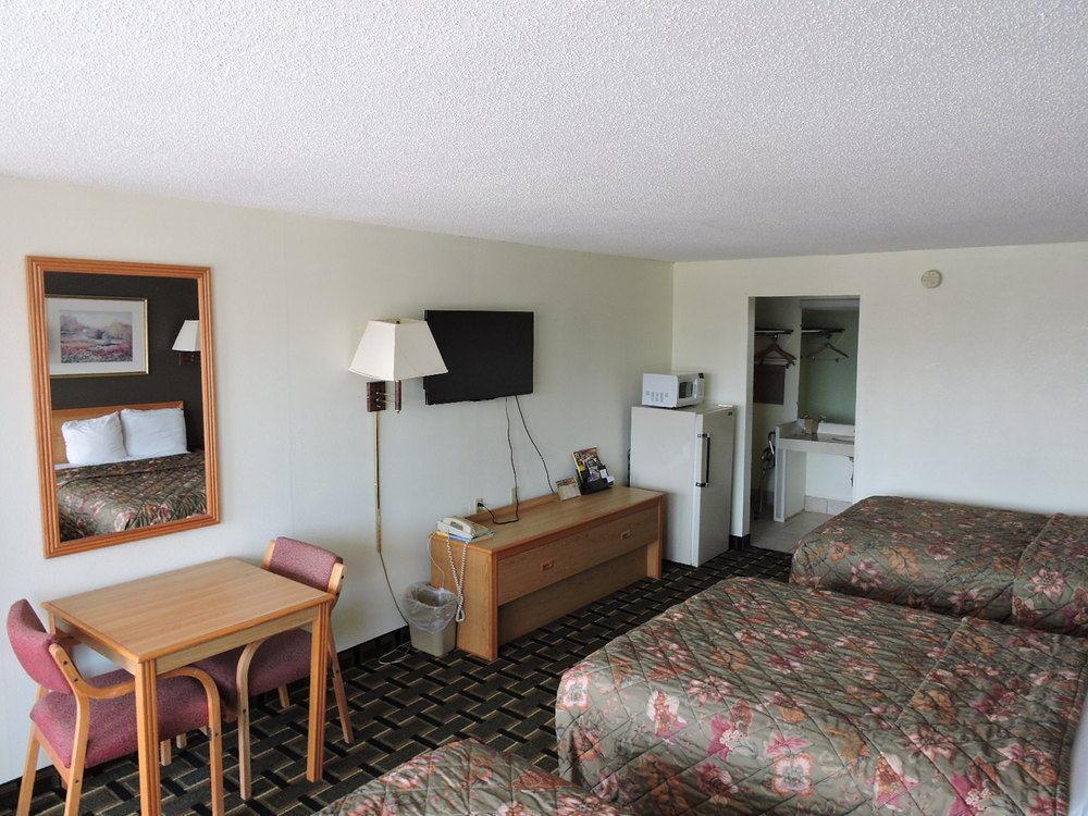 Oyo Hotel Hutchinson West 4Th Ave Dış mekan fotoğraf