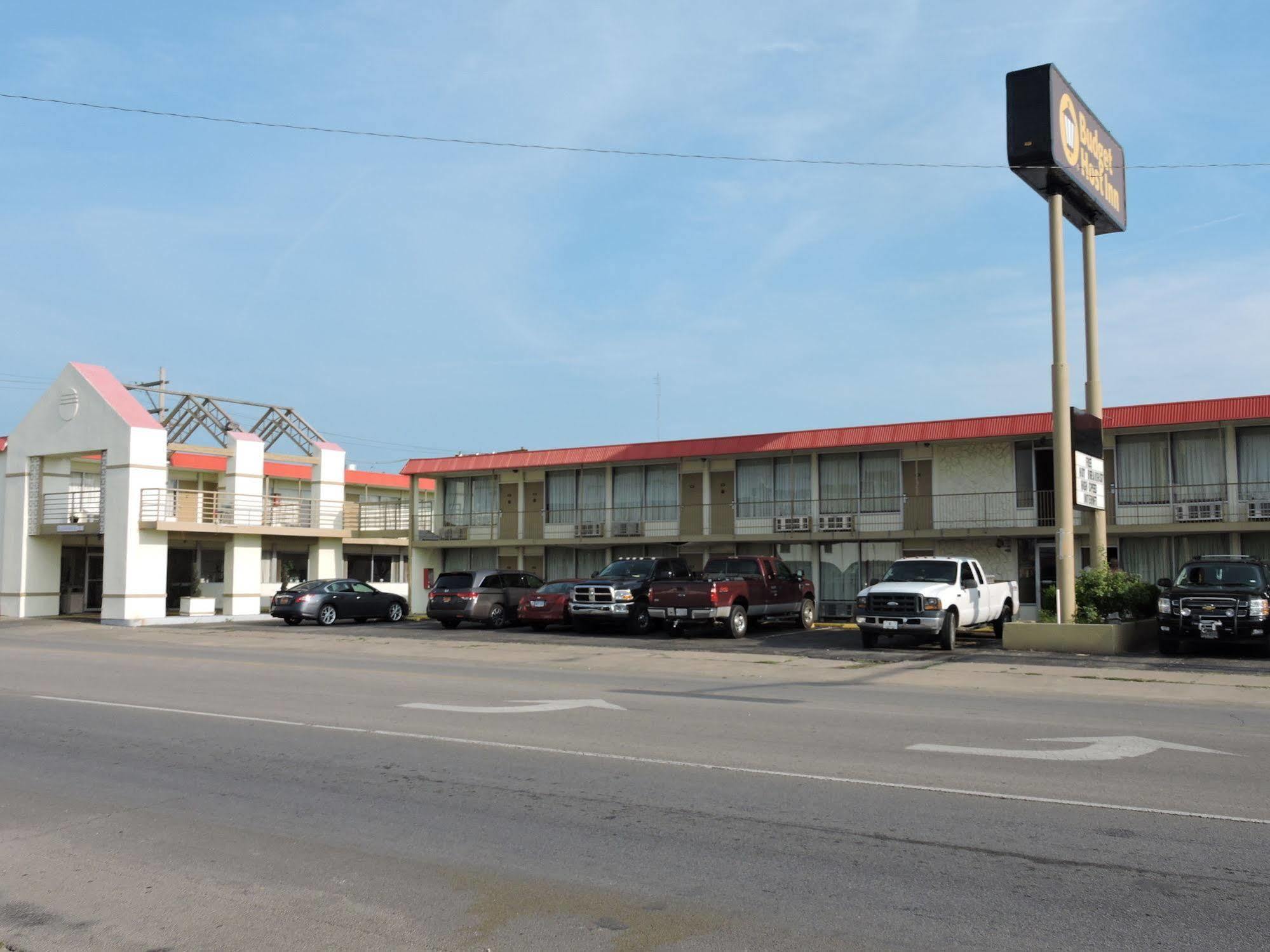 Oyo Hotel Hutchinson West 4Th Ave Dış mekan fotoğraf