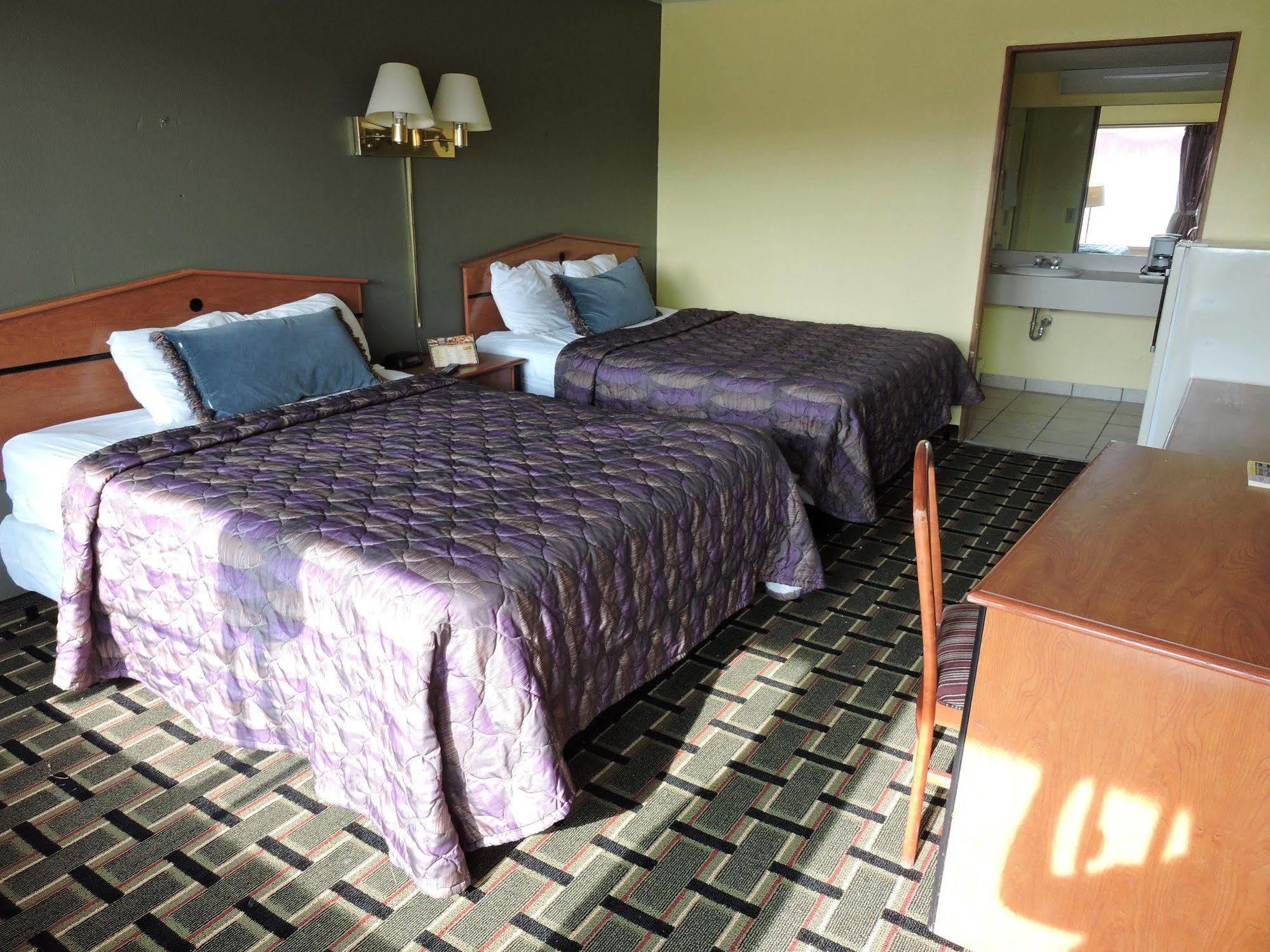 Oyo Hotel Hutchinson West 4Th Ave Dış mekan fotoğraf