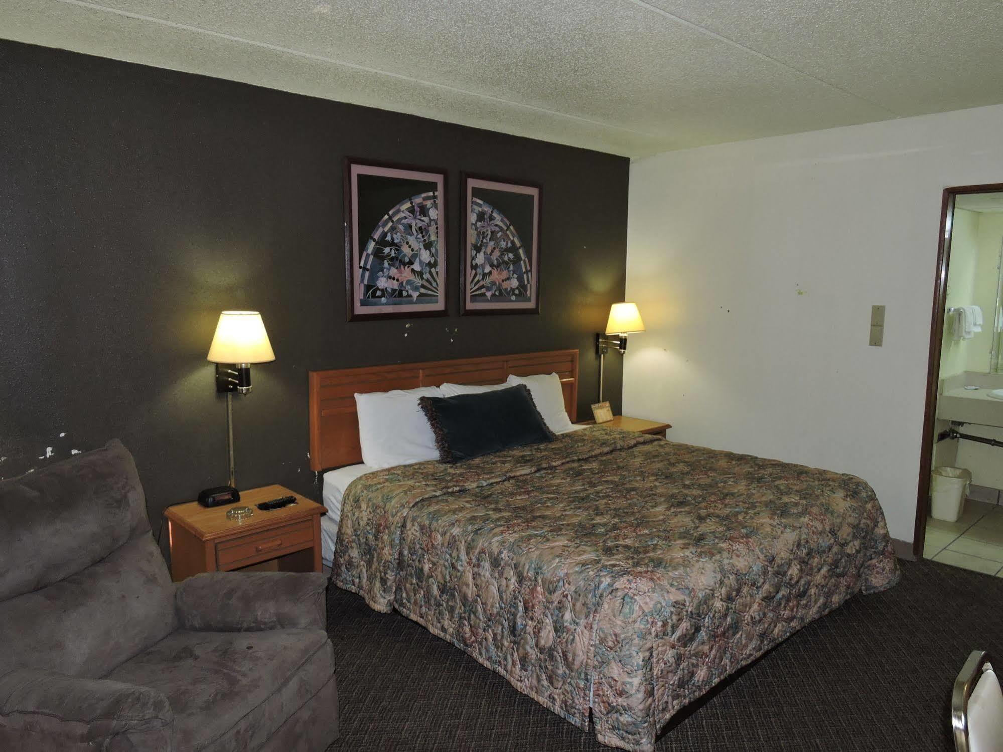 Oyo Hotel Hutchinson West 4Th Ave Dış mekan fotoğraf